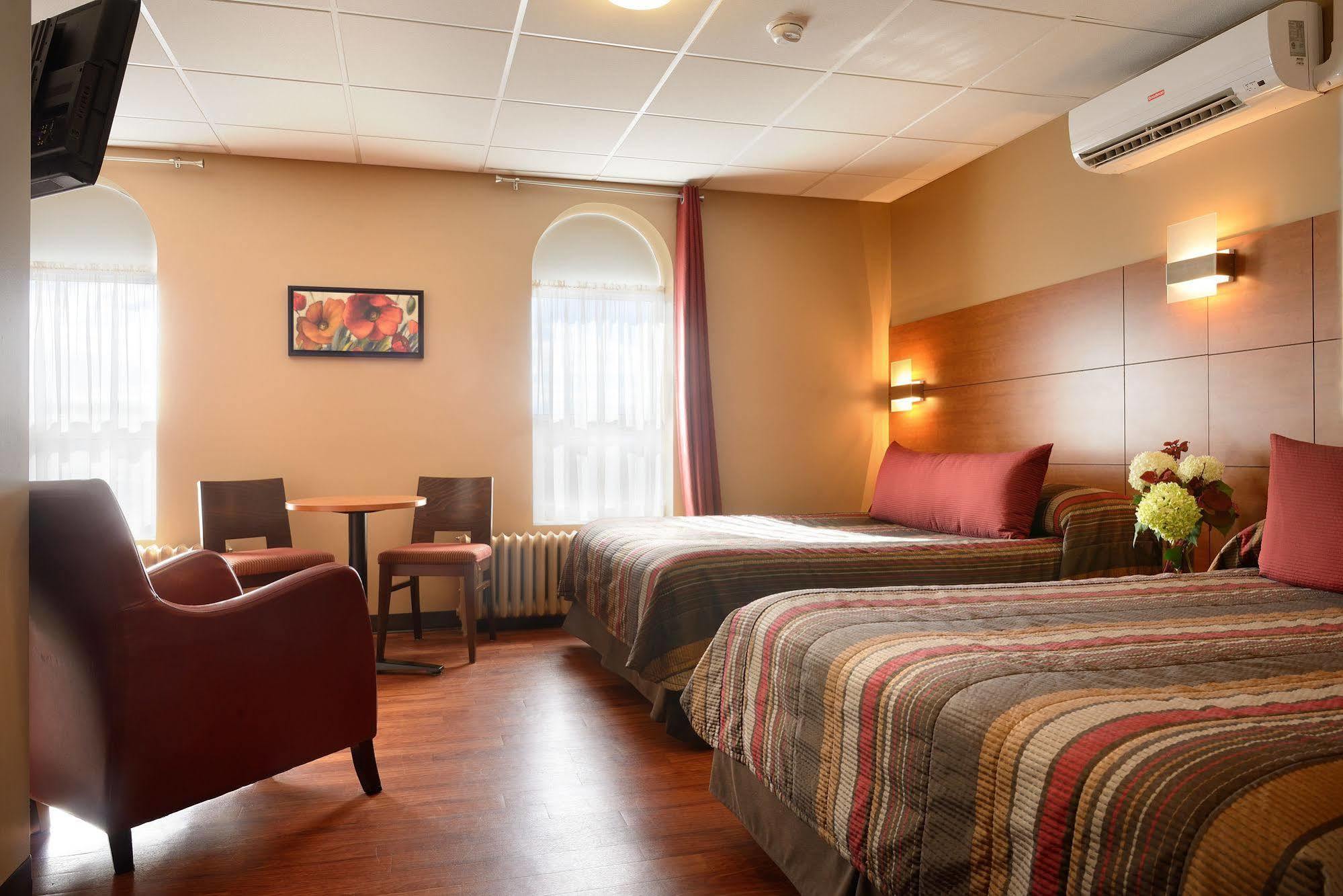 Hotel Du Fjord Saguenay Exterior photo